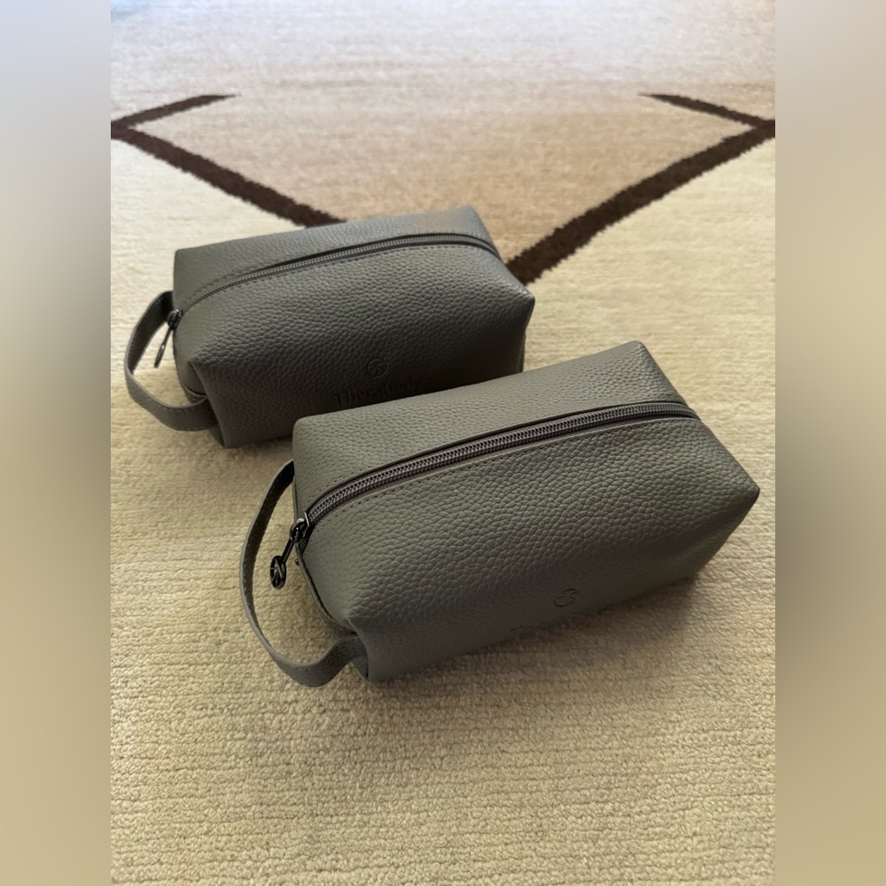 Set of 2 New Therabody Vegan Leather Wash Bag Toiletry Bag Gray UA First Class